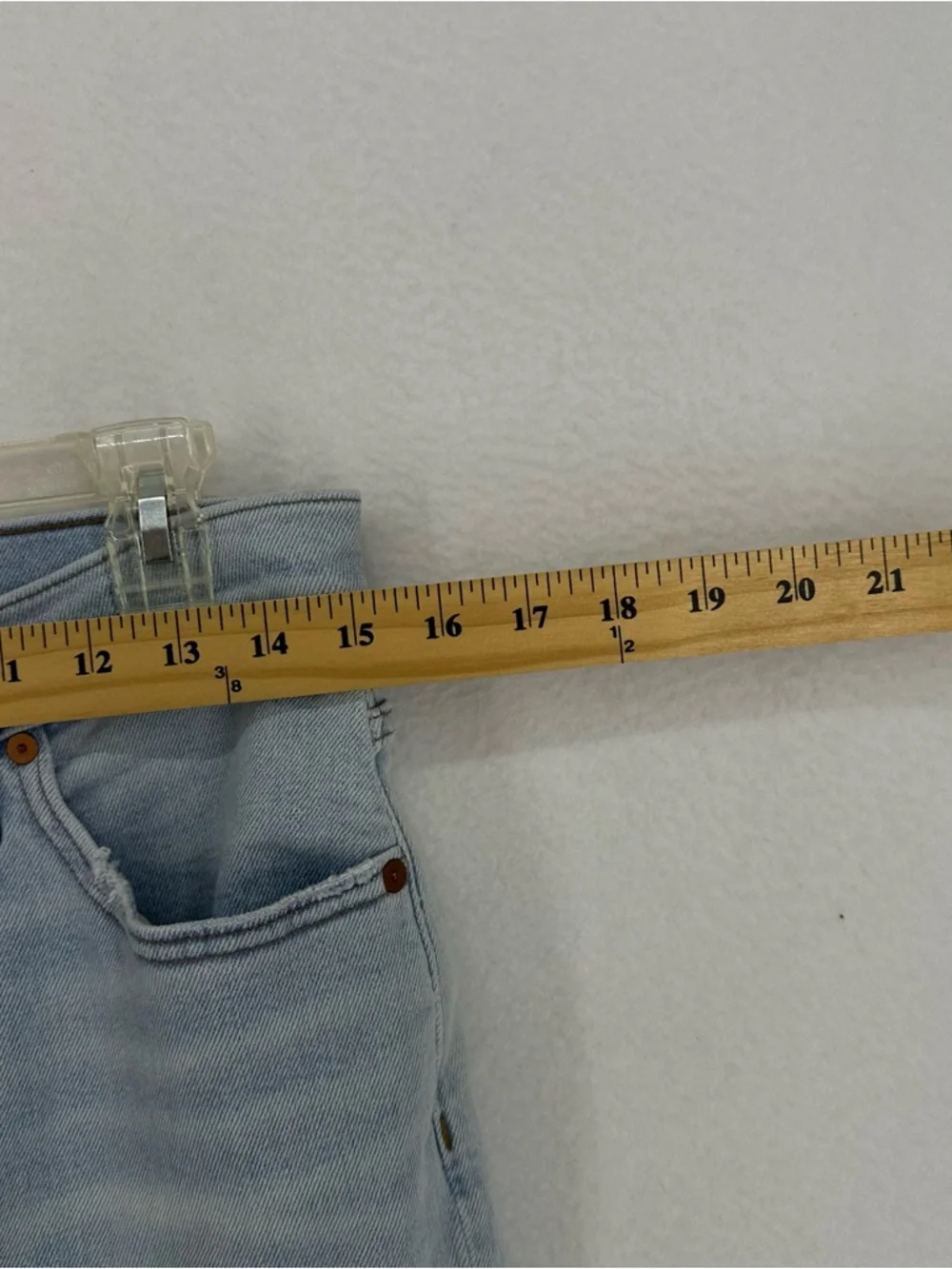 Madewell Mid Rise Classic Straight Light Wash Distressed Jeans 28